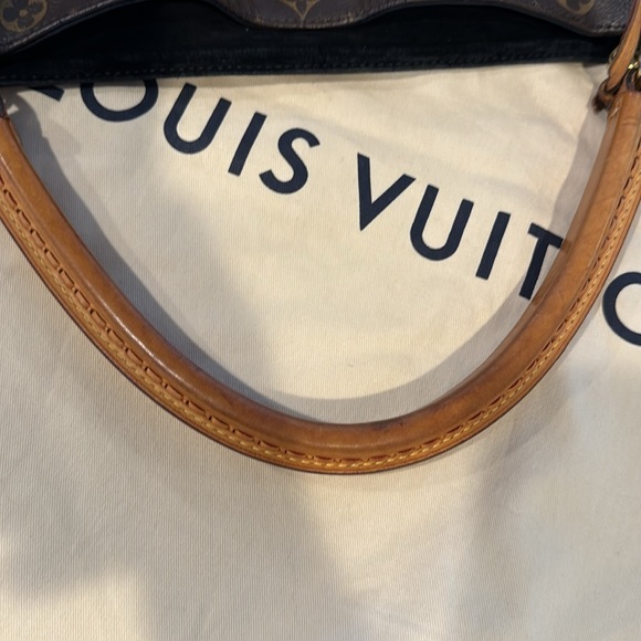 Beautiful Louis Vuitton Gaia. - Picture 12 of 13